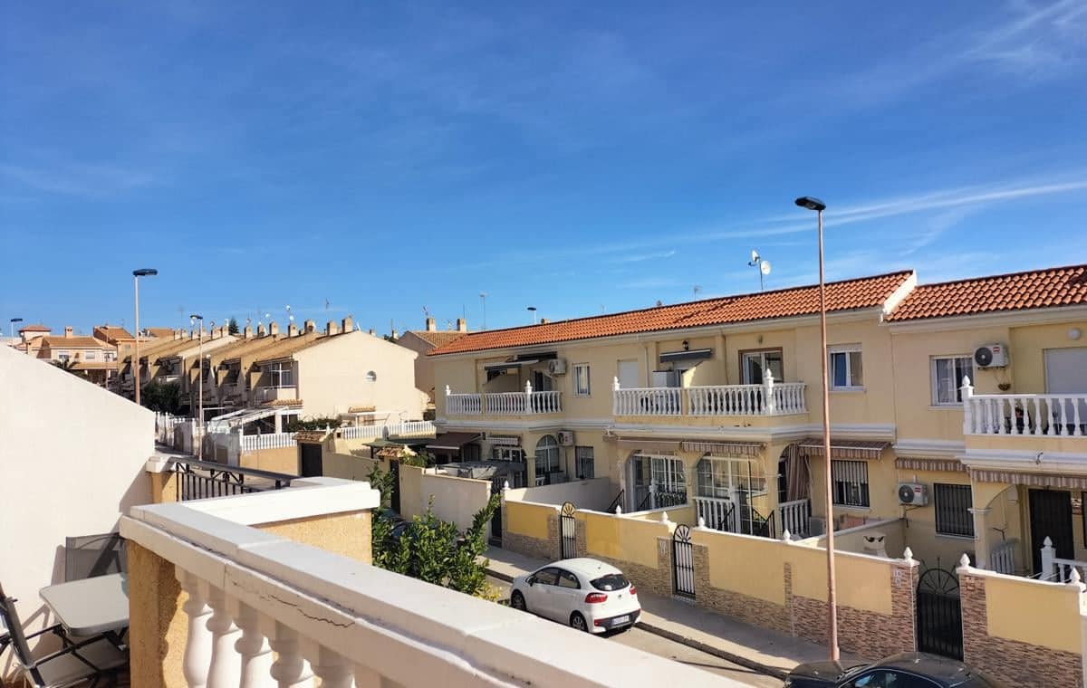 2 makuuhuone Huoneisto myytävänä paikassa Torrevieja mukana uima-altaan 
autotalli - 139 000 € (Ref: 9509730)