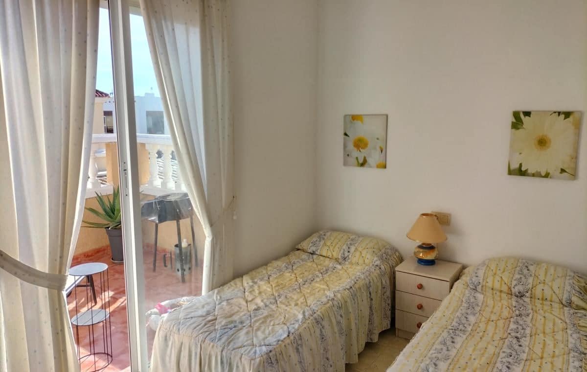 2 makuuhuone Huoneisto myytävänä paikassa Torrevieja mukana uima-altaan 
autotalli - 139 000 € (Ref: 9509730)