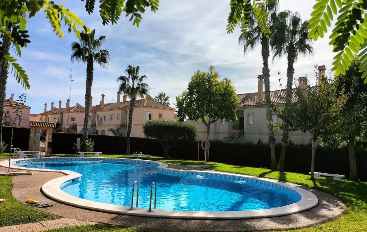 2 makuuhuone Huoneisto myytävänä paikassa Torrevieja mukana uima-altaan 
autotalli - 139 000 € (Ref: 9509730)