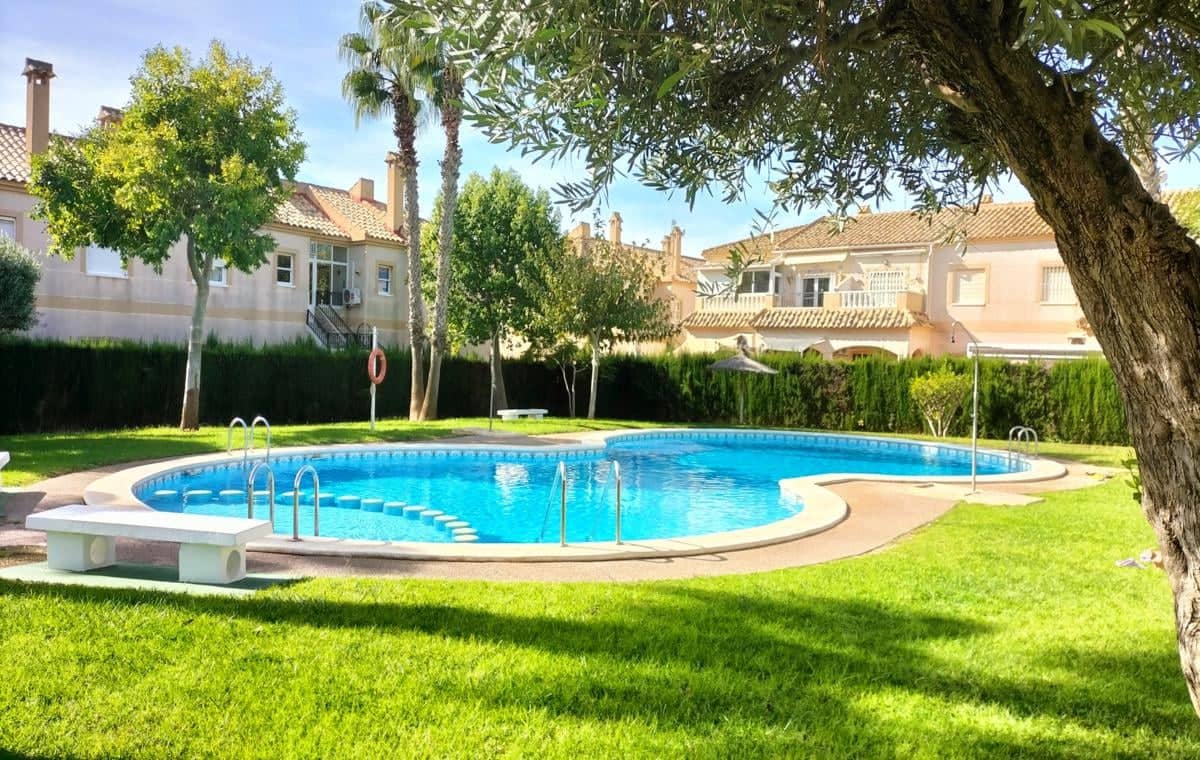 2 makuuhuone Huoneisto myytävänä paikassa Torrevieja mukana uima-altaan 
autotalli - 139 000 € (Ref: 9509730)