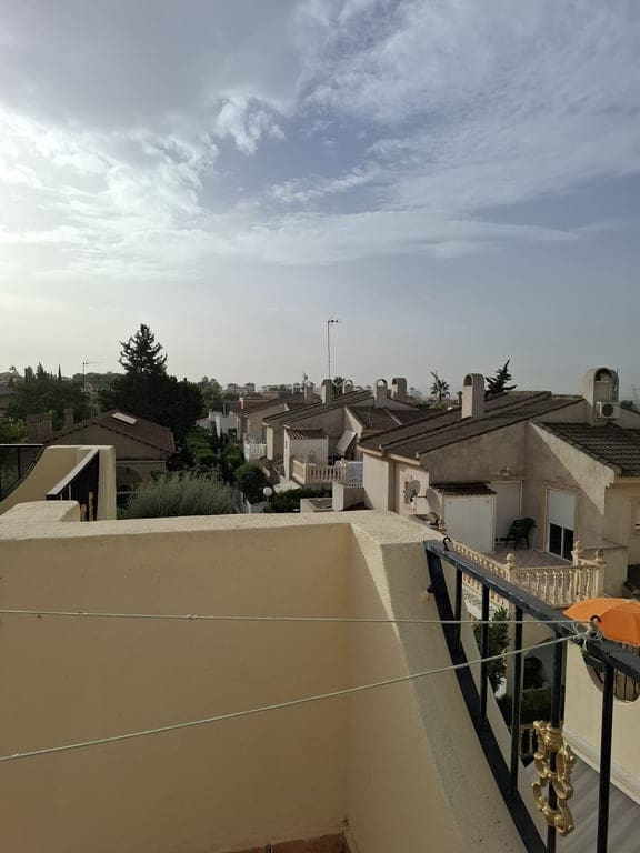 Chalet de 3 habitaciones en San Fulgencio en alquiler con piscina garaje - 1.000 € (Ref: 9525301)