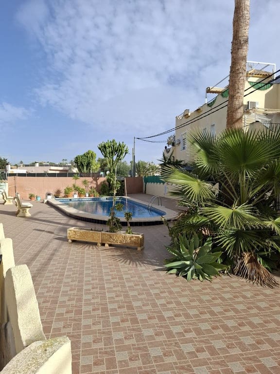 Chalet de 3 habitaciones en San Fulgencio en alquiler con piscina garaje - 1.000 € (Ref: 9525301)