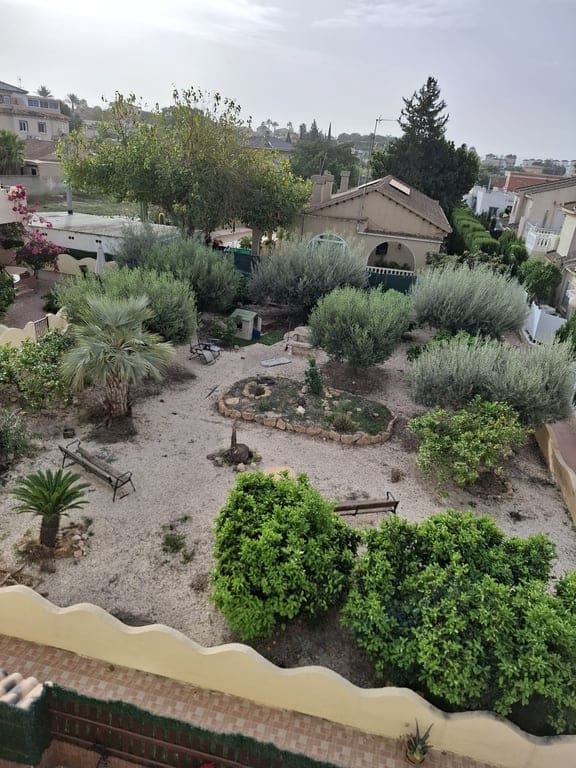 Chalet de 3 habitaciones en San Fulgencio en alquiler con piscina garaje - 1.000 € (Ref: 9525301)