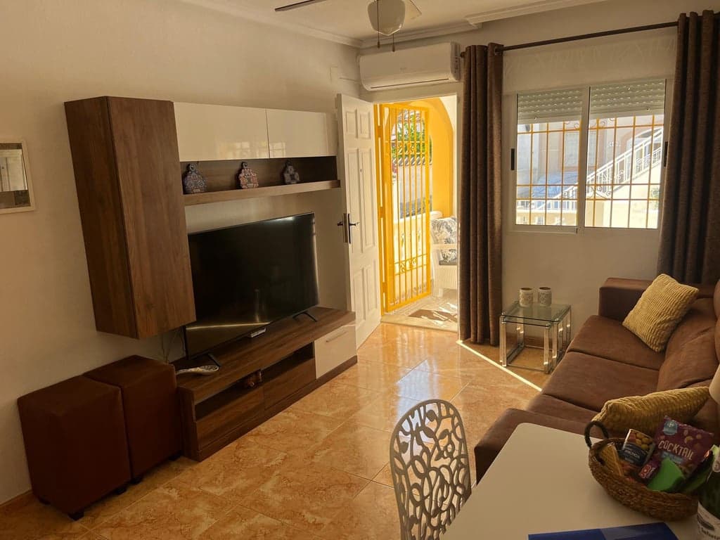 2 bedroom Apartment for sale in Torrevieja with pool garage - € 148,500 (Ref: 9691662)