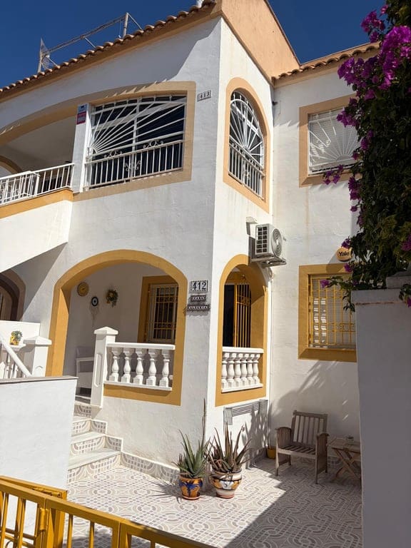 2 bedroom Apartment for sale in Torrevieja with pool garage - € 148,500 (Ref: 9691662)