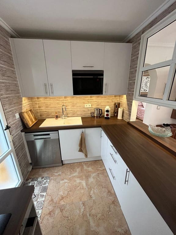 2 bedroom Apartment for sale in Torrevieja with pool garage - € 148,500 (Ref: 9691662)