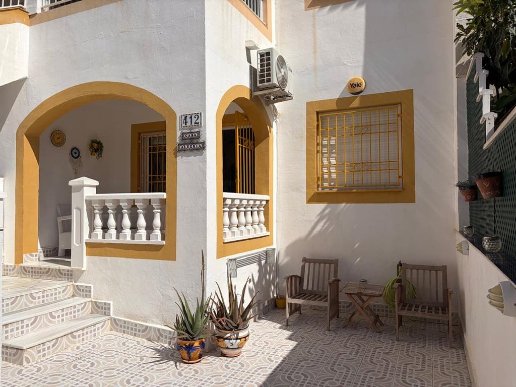 2 bedroom Apartment for sale in Torrevieja with pool garage - € 148,500 (Ref: 9691662)