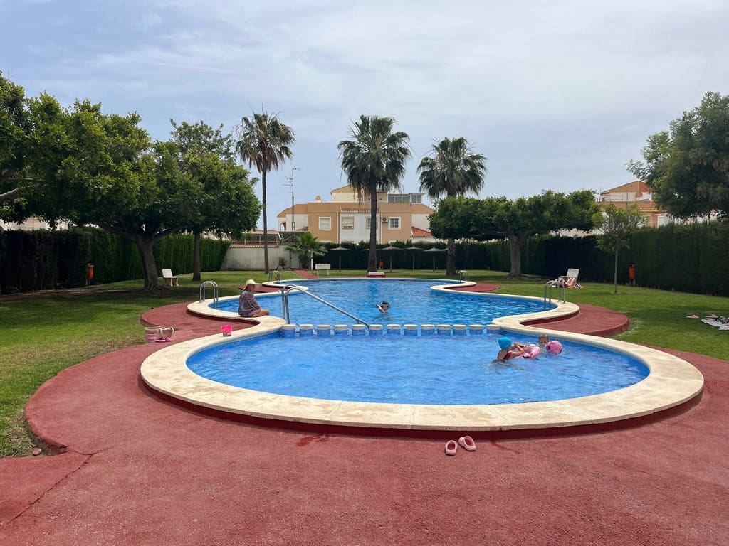 2 bedroom Apartment for sale in Torrevieja with pool garage - € 148,500 (Ref: 9691662)