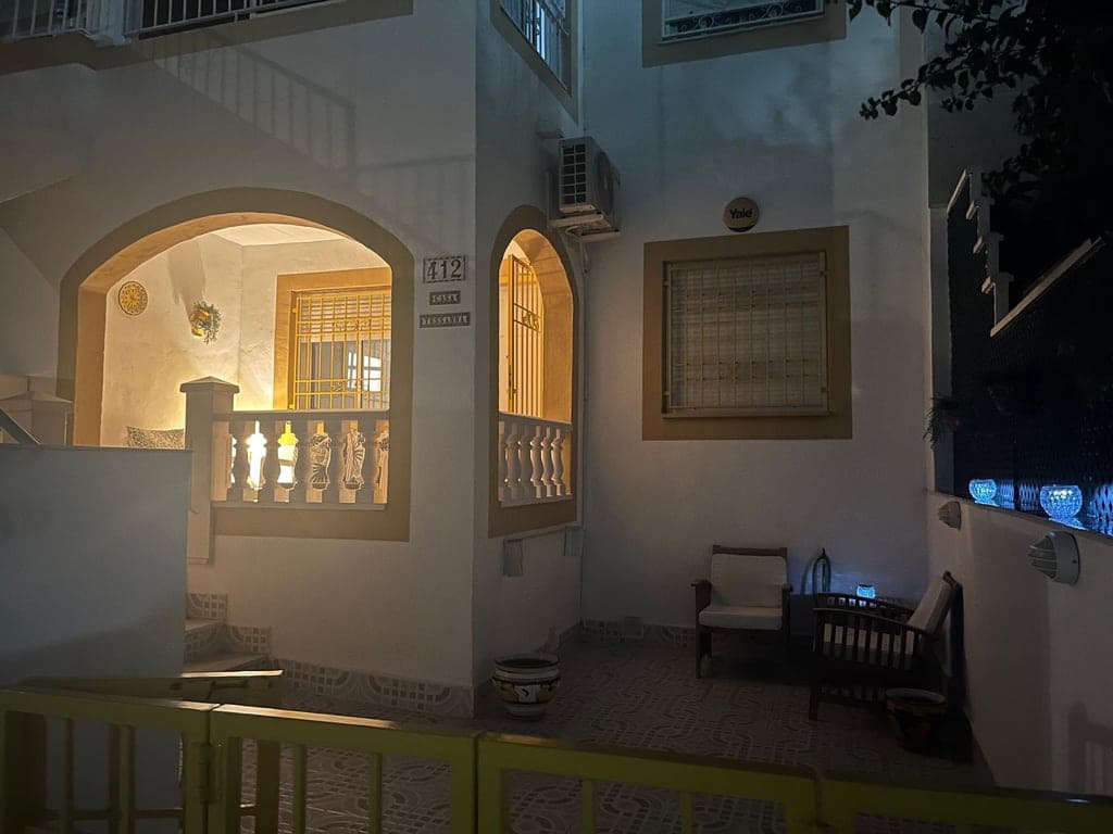 2 bedroom Apartment for sale in Torrevieja with pool garage - € 148,500 (Ref: 9691662)