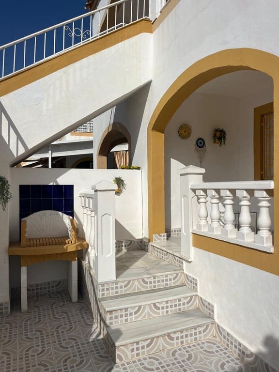 2 bedroom Apartment for sale in Torrevieja with pool garage - € 148,500 (Ref: 9691662)