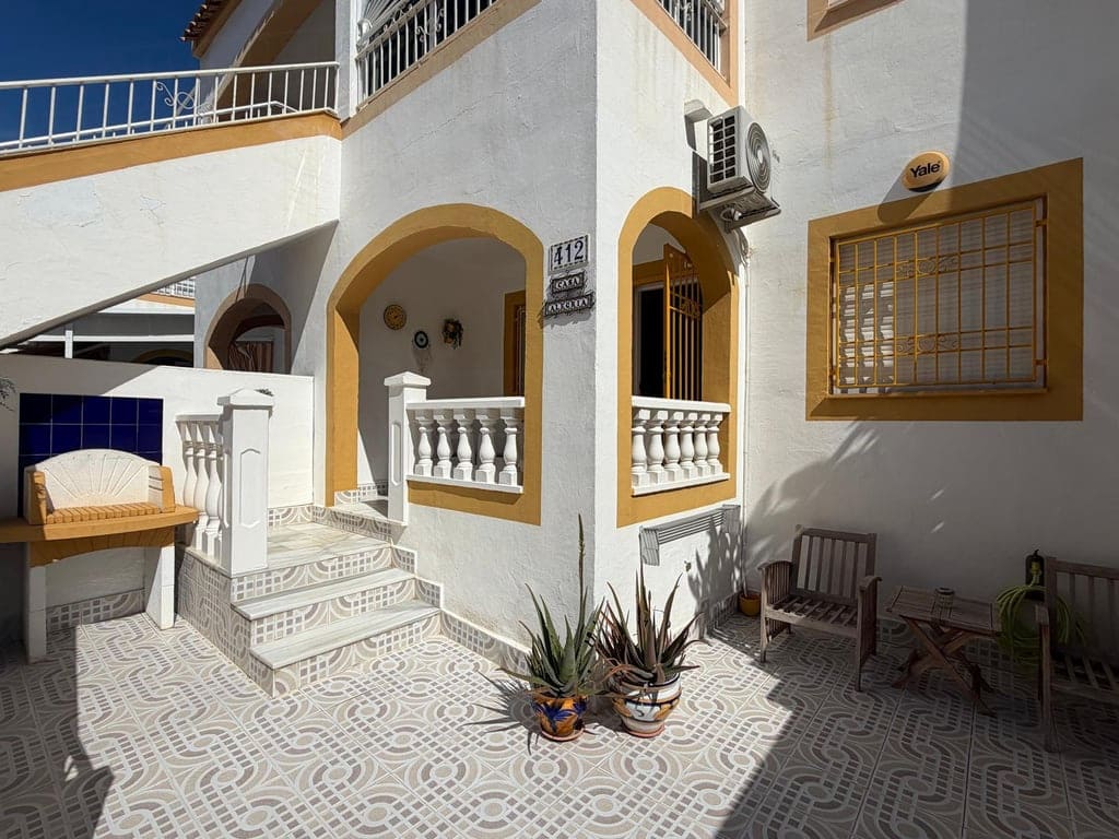 2 bedroom Apartment for sale in Torrevieja with pool garage - € 148,500 (Ref: 9691662)