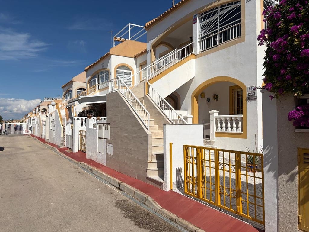 2 bedroom Apartment for sale in Torrevieja with pool garage - € 148,500 (Ref: 9691662)