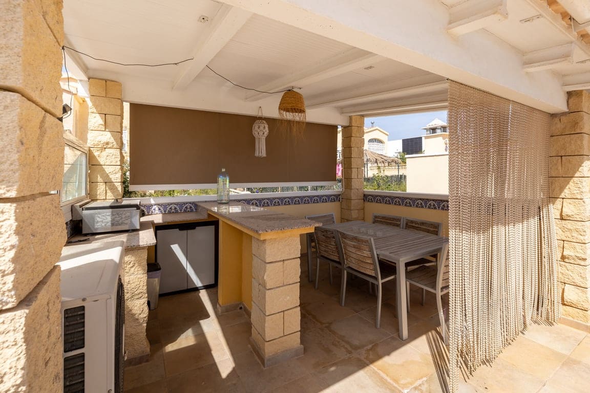 3 soverom Villa til salgs i San Fulgencio med svømmebasseng garasje - € 305 000 (Ref: 9759432)