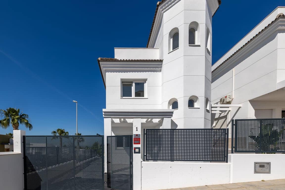 2 bedroom Villa for sale in San Fulgencio with pool garage - € 370,000 (Ref: 9874232)