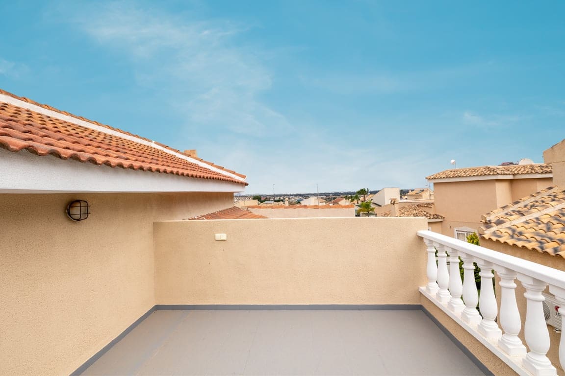 2 soverom Villa til salgs i Rojales med svømmebasseng garasje - € 399 000 (Ref: 9891069)