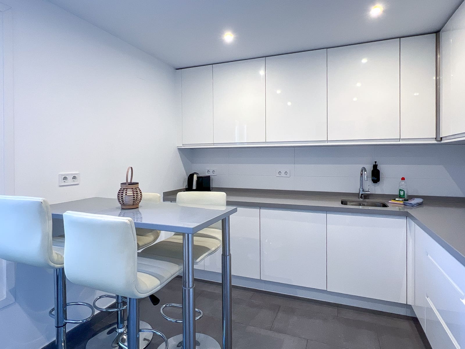 4 bedroom Townhouse for sale in Sitio de Calahonda with pool garage - € 690,000 (Ref: 10043433)