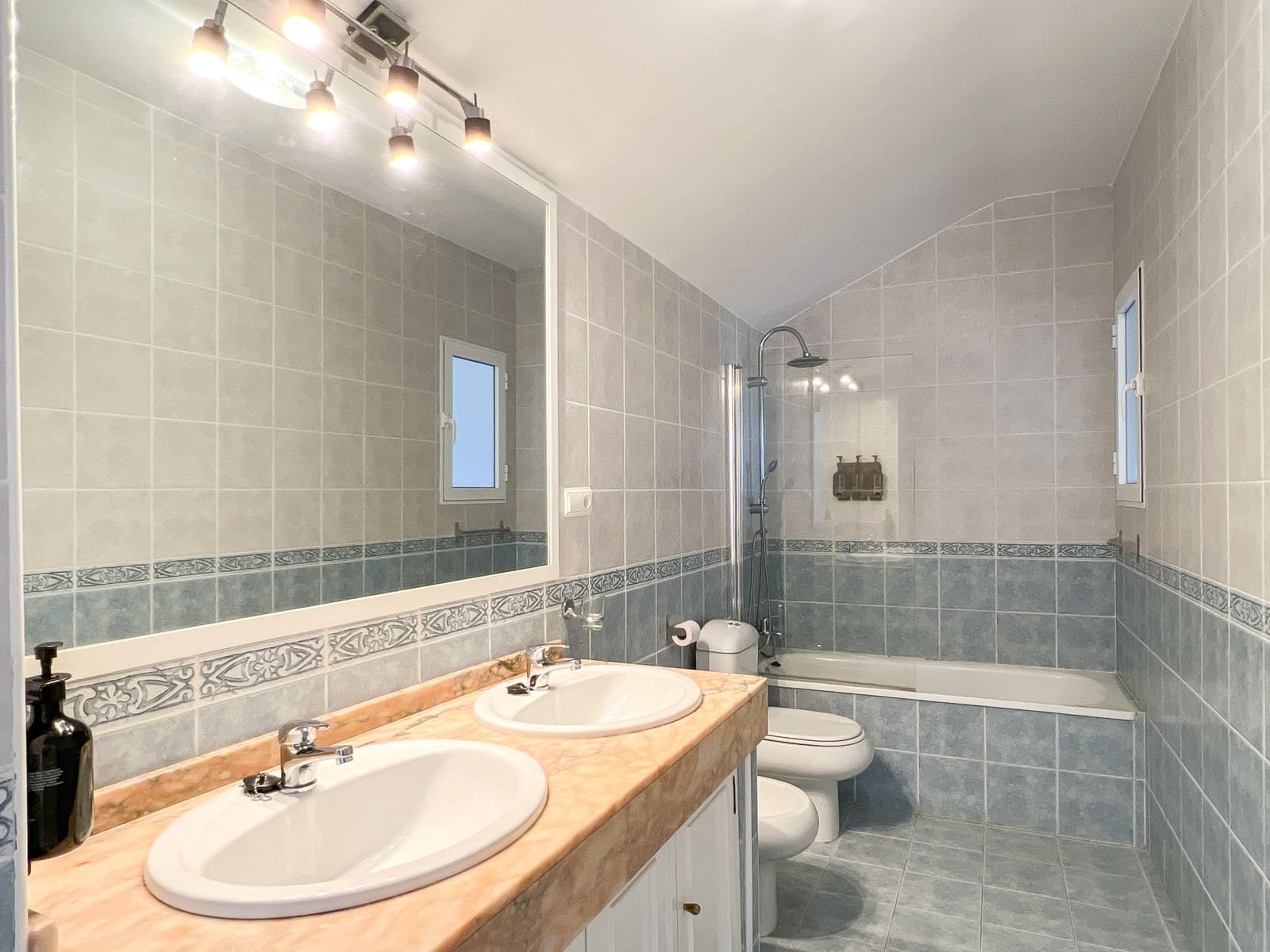 4 bedroom Townhouse for sale in Sitio de Calahonda with pool garage - € 690,000 (Ref: 10043433)