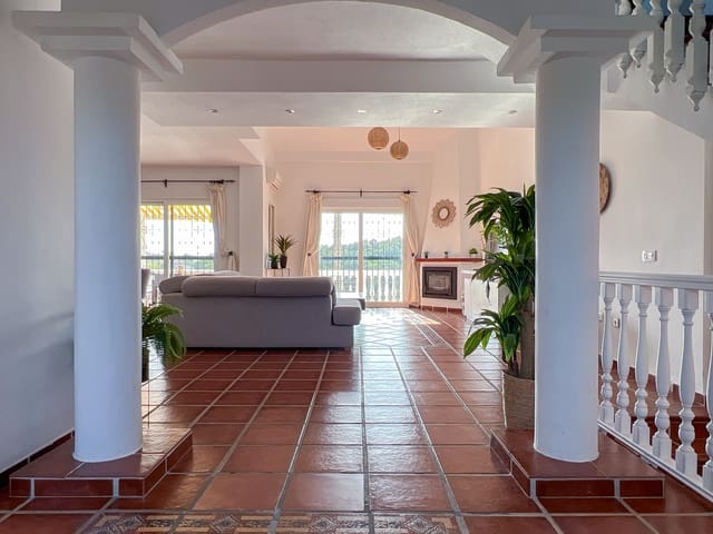 4 bedroom Townhouse for sale in Sitio de Calahonda, Mijas with pool garage - € 690,000 (Ref: 10043433)