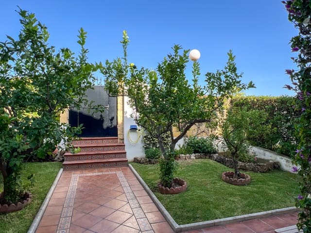4 bedroom Townhouse for sale in Sitio de Calahonda, Mijas with pool garage - € 690,000 (Ref: 10043433)
