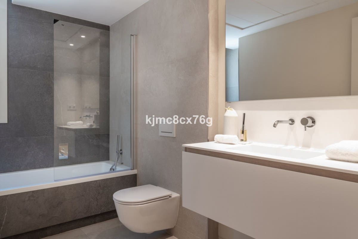 2 slaapkamer Appartement te koop in Golden Mile met zwembad garage - € 860.000 (Ref: 6386333)