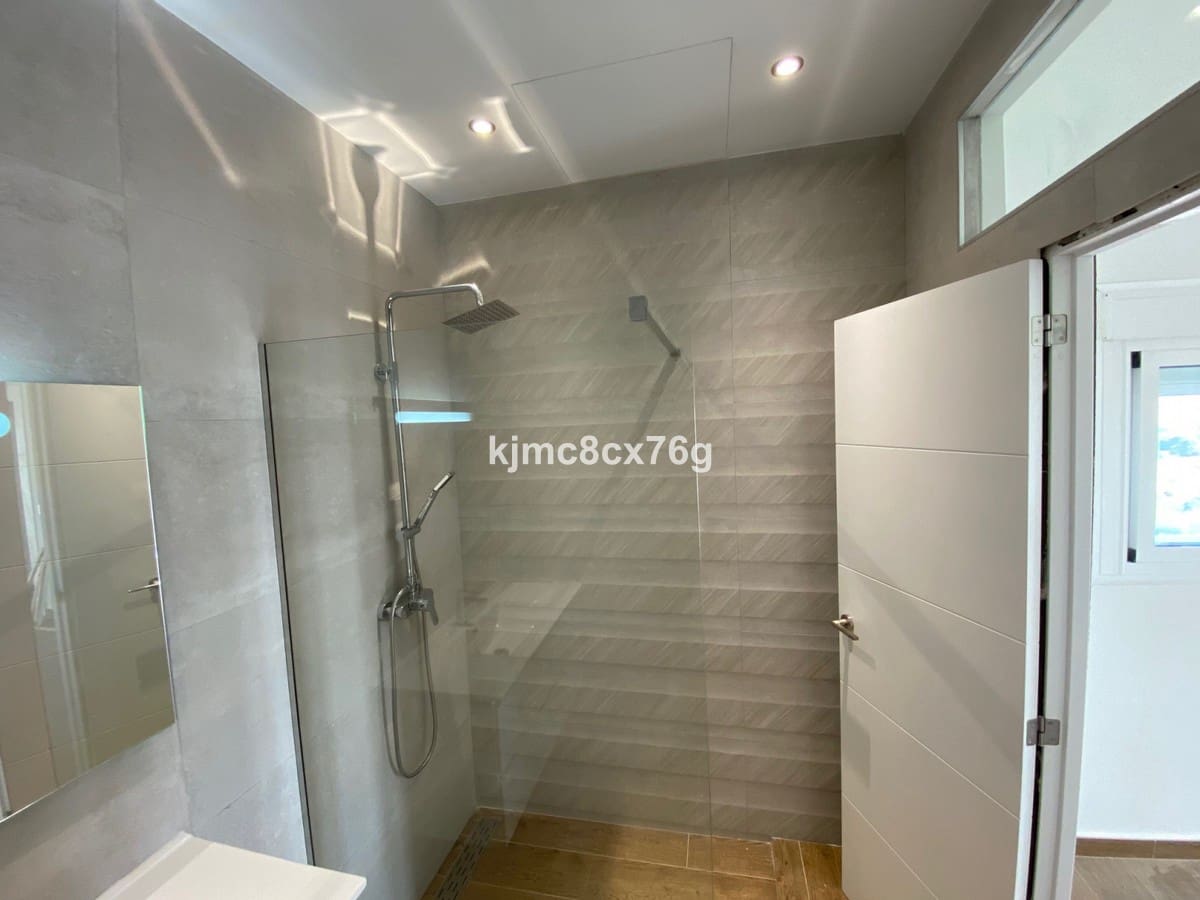 3 Zimmer Penthouse zu verkaufen in Estepona mit Pool Garage - 739.000 € (Ref: 6386365)