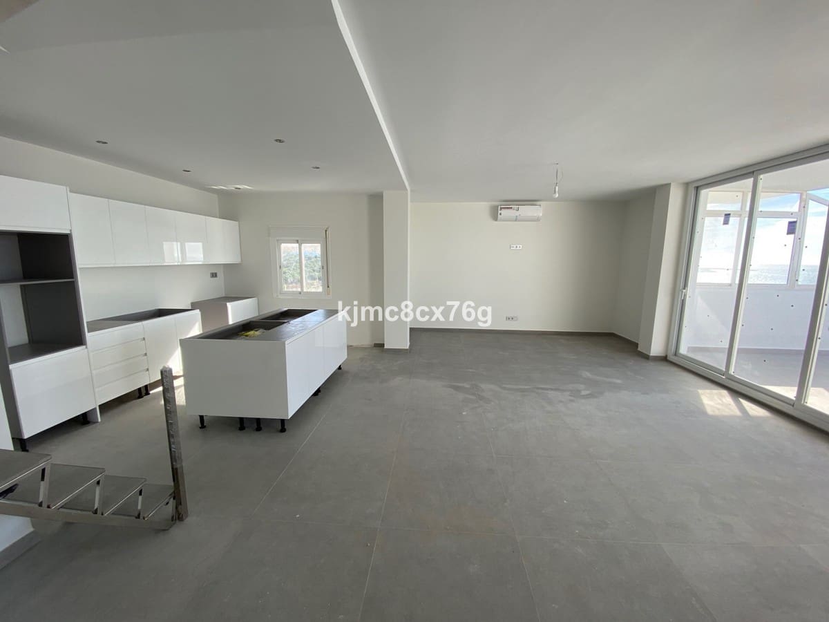 3 Zimmer Penthouse zu verkaufen in Estepona mit Pool Garage - 739.000 € (Ref: 6386365)