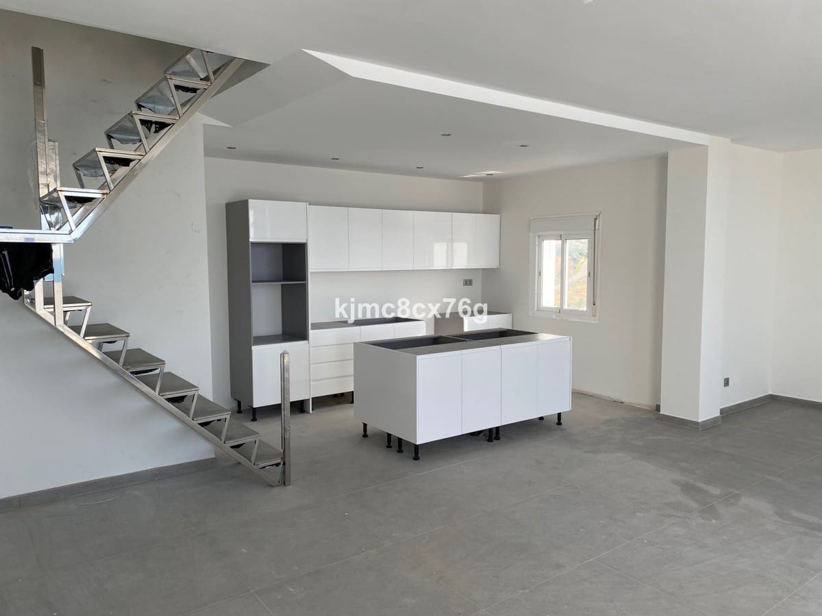 3 Zimmer Penthouse zu verkaufen in Estepona mit Pool Garage - 739.000 € (Ref: 6386365)