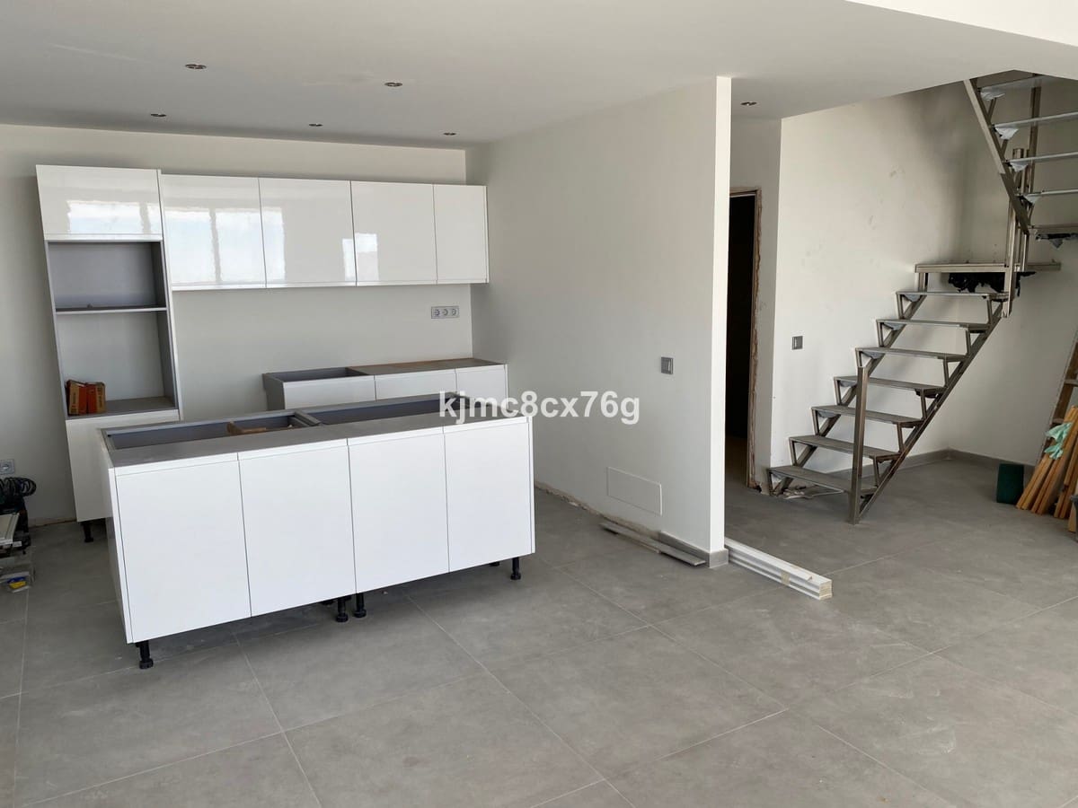 3 Zimmer Penthouse zu verkaufen in Estepona mit Pool Garage - 695.000 € (Ref: 6386366)