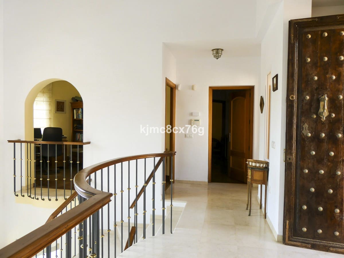 6 soverom Villa til salgs i Las Chapas med svømmebasseng garasje - € 1 600 000 (Ref: 6386371)