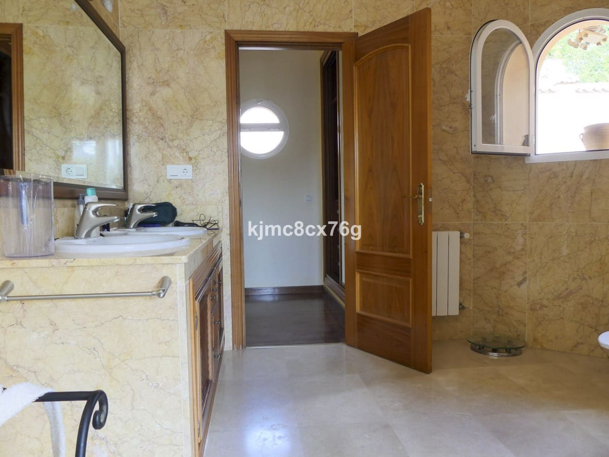 6 soverom Villa til salgs i Las Chapas med svømmebasseng garasje - € 1 600 000 (Ref: 6386371)