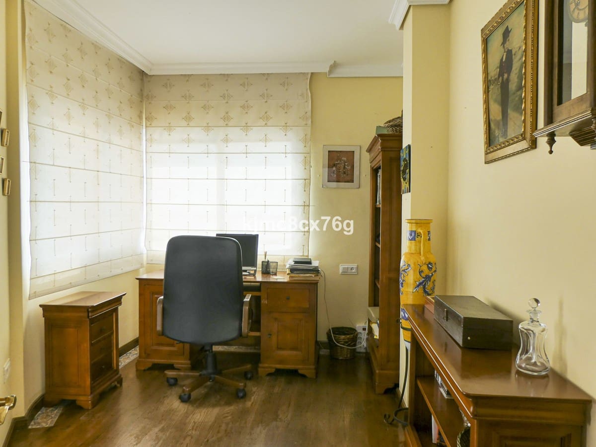 6 soverom Villa til salgs i Las Chapas med svømmebasseng garasje - € 1 600 000 (Ref: 6386371)