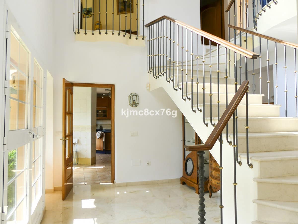 6 soverom Villa til salgs i Las Chapas med svømmebasseng garasje - € 1 600 000 (Ref: 6386371)