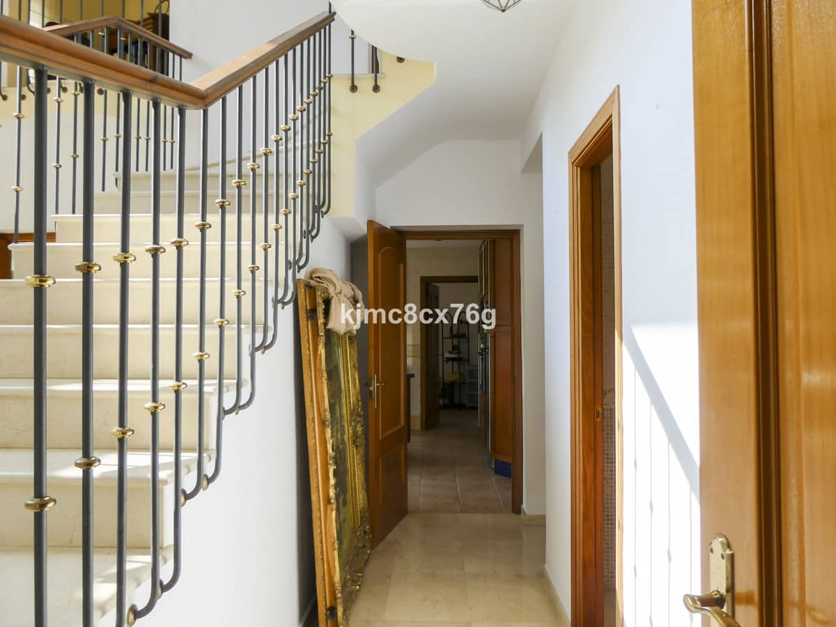 6 soverom Villa til salgs i Las Chapas med svømmebasseng garasje - € 1 600 000 (Ref: 6386371)