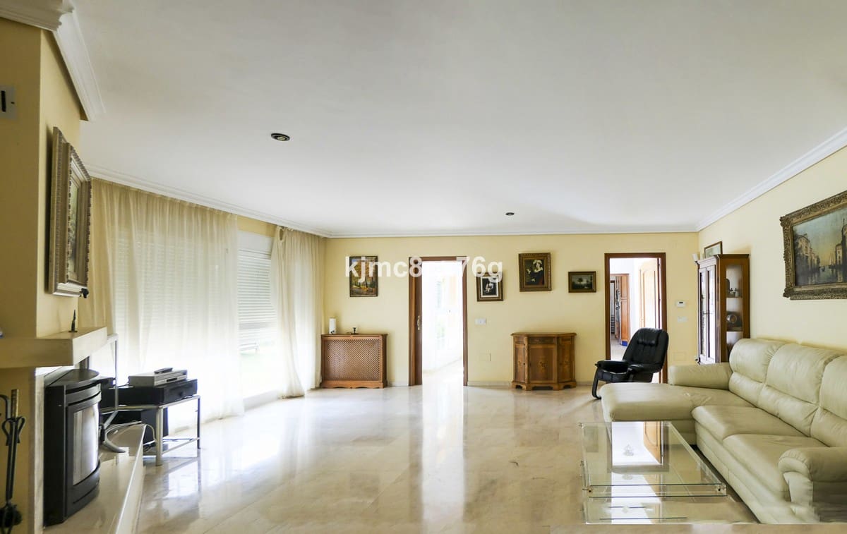 6 soverom Villa til salgs i Las Chapas med svømmebasseng garasje - € 1 600 000 (Ref: 6386371)