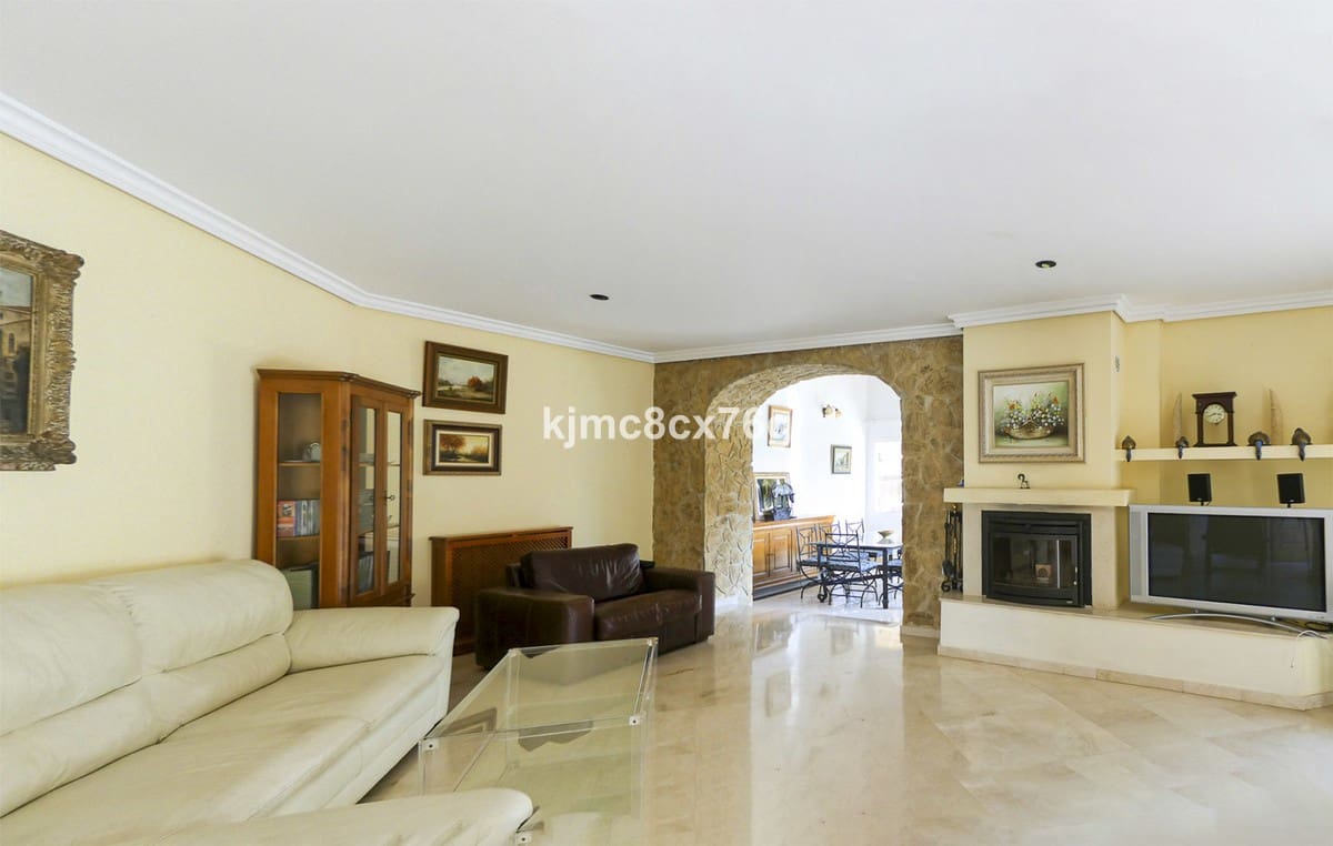 6 soverom Villa til salgs i Las Chapas med svømmebasseng garasje - € 1 600 000 (Ref: 6386371)