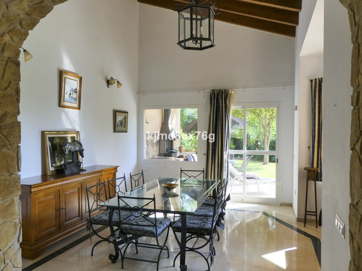 6 soverom Villa til salgs i Las Chapas med svømmebasseng garasje - € 1 600 000 (Ref: 6386371)