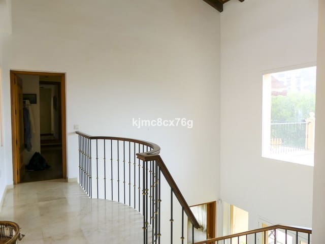 6 soverom Villa til salgs i Las Chapas, Marbella med svømmebasseng garasje - € 1 600 000 (Ref: 6386371)