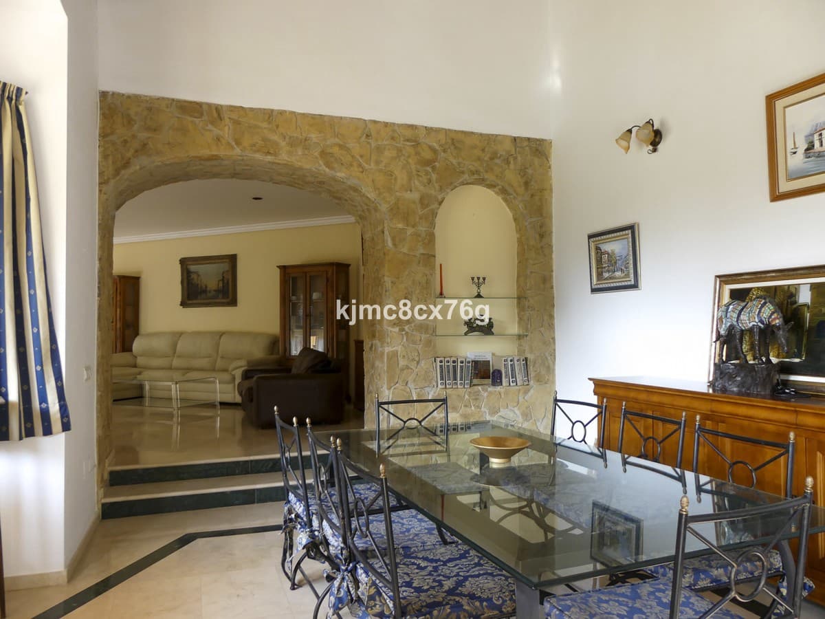 6 soverom Villa til salgs i Las Chapas med svømmebasseng garasje - € 1 600 000 (Ref: 6386371)