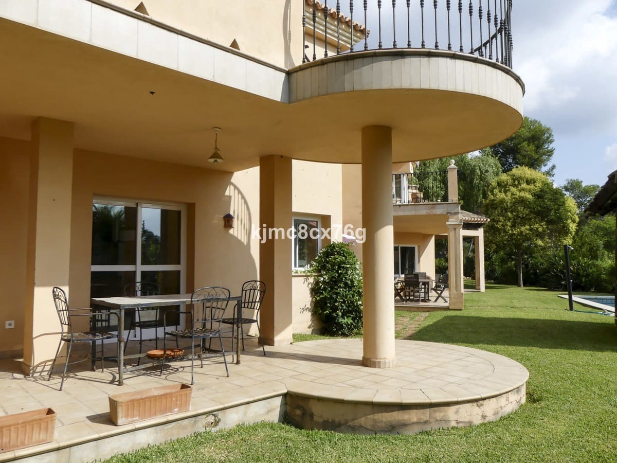 6 soverom Villa til salgs i Las Chapas med svømmebasseng garasje - € 1 600 000 (Ref: 6386371)