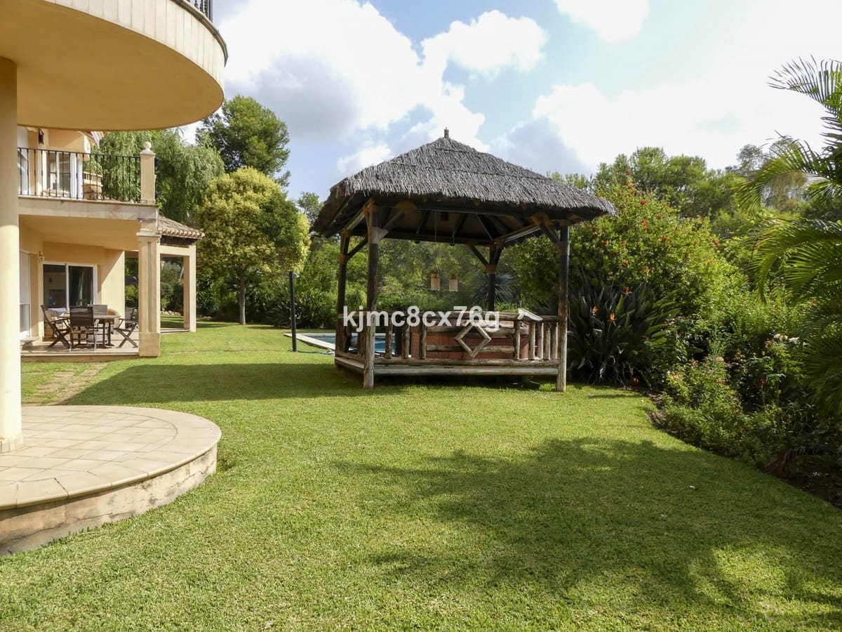 6 soverom Villa til salgs i Las Chapas med svømmebasseng garasje - € 1 600 000 (Ref: 6386371)