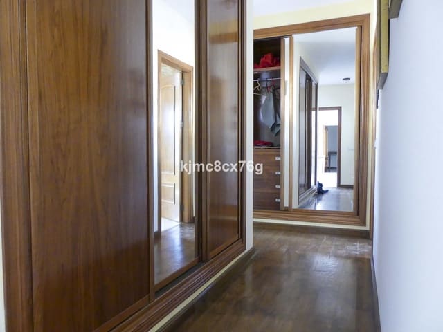 6 soverom Villa til salgs i Las Chapas, Marbella med svømmebasseng garasje - € 1 600 000 (Ref: 6386371)