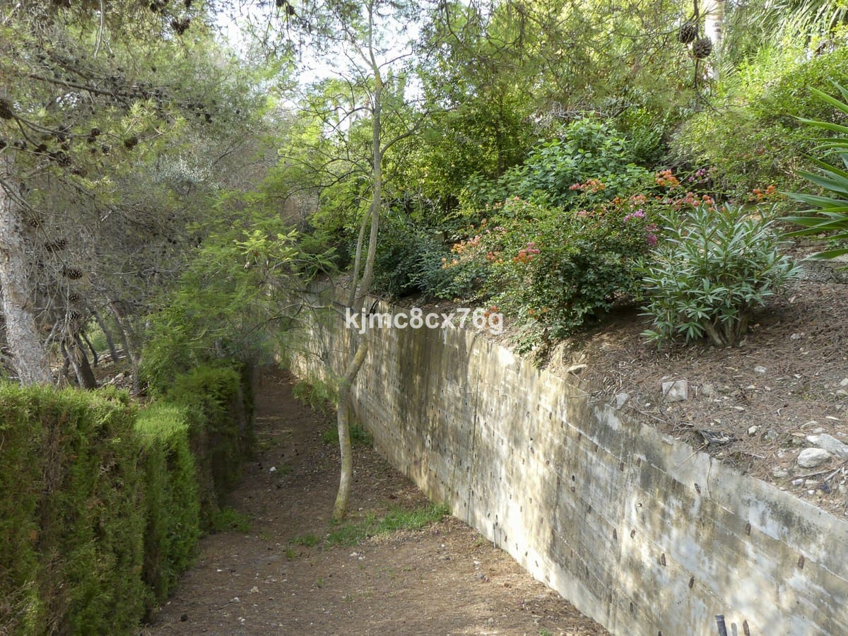 6 soverom Villa til salgs i Las Chapas med svømmebasseng garasje - € 1 600 000 (Ref: 6386371)