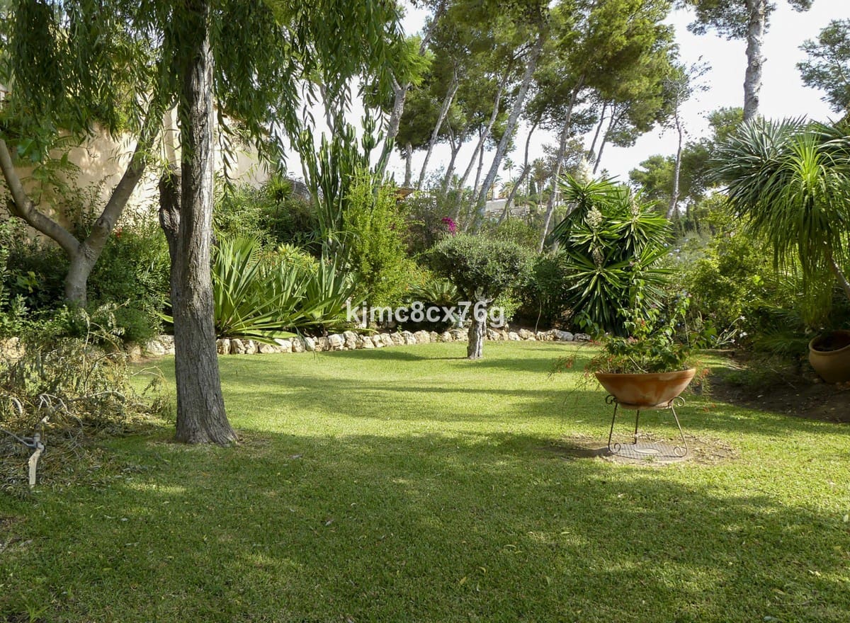 6 soverom Villa til salgs i Las Chapas med svømmebasseng garasje - € 1 600 000 (Ref: 6386371)