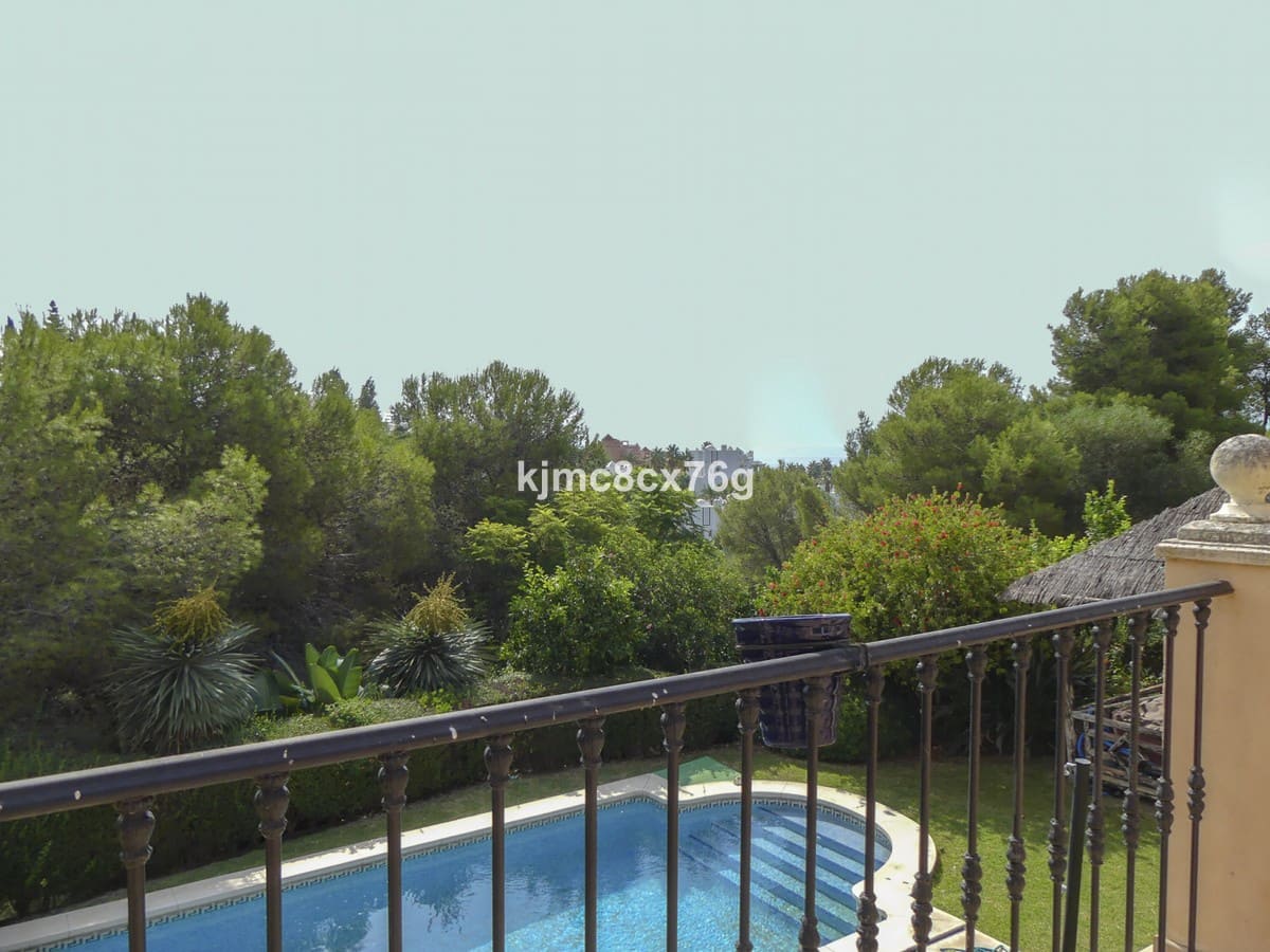 6 soverom Villa til salgs i Las Chapas med svømmebasseng garasje - € 1 600 000 (Ref: 6386371)