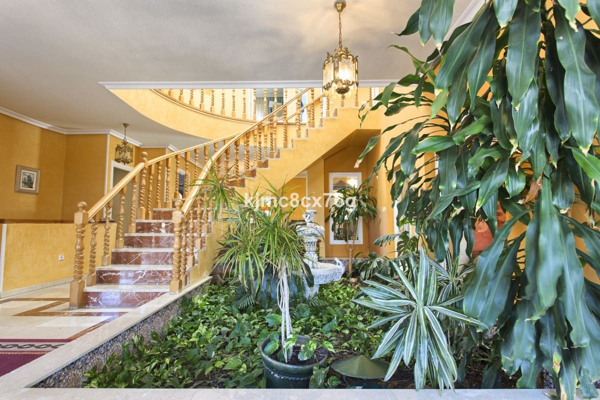 5 sypialnia Willa na sprzedaż w Torrequebrada z basenem garażem - 1 950 000 € (Ref: 6386376)