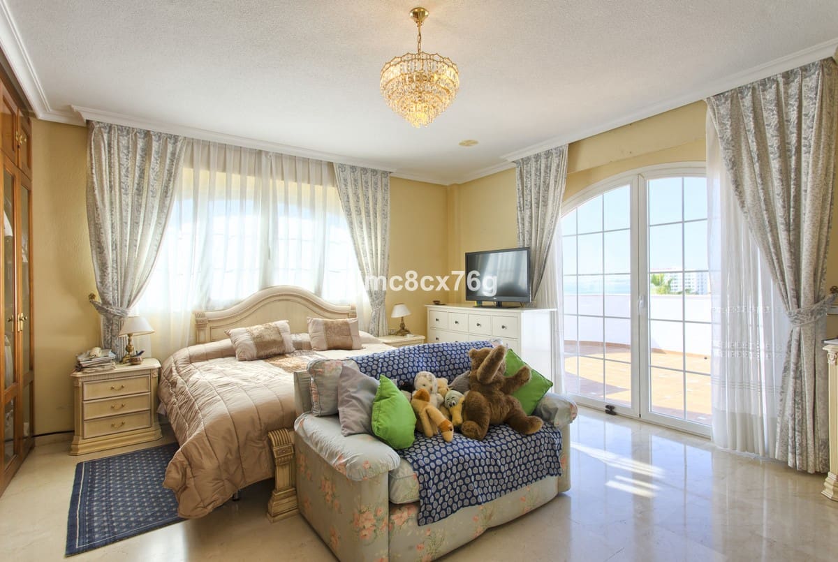 5 sypialnia Willa na sprzedaż w Torrequebrada z basenem garażem - 1 950 000 € (Ref: 6386376)