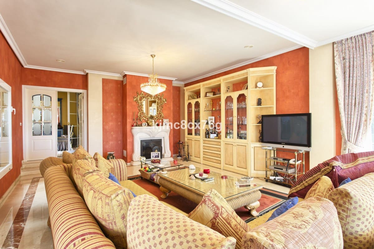 5 sypialnia Willa na sprzedaż w Torrequebrada z basenem garażem - 1 950 000 € (Ref: 6386376)