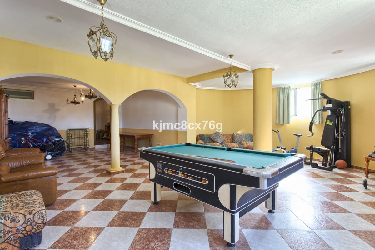 5 sypialnia Willa na sprzedaż w Torrequebrada z basenem garażem - 1 950 000 € (Ref: 6386376)