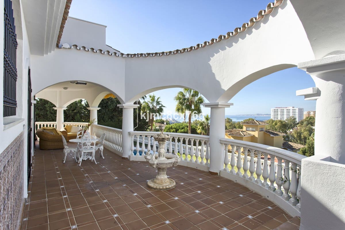 5 sypialnia Willa na sprzedaż w Torrequebrada z basenem garażem - 1 950 000 € (Ref: 6386376)