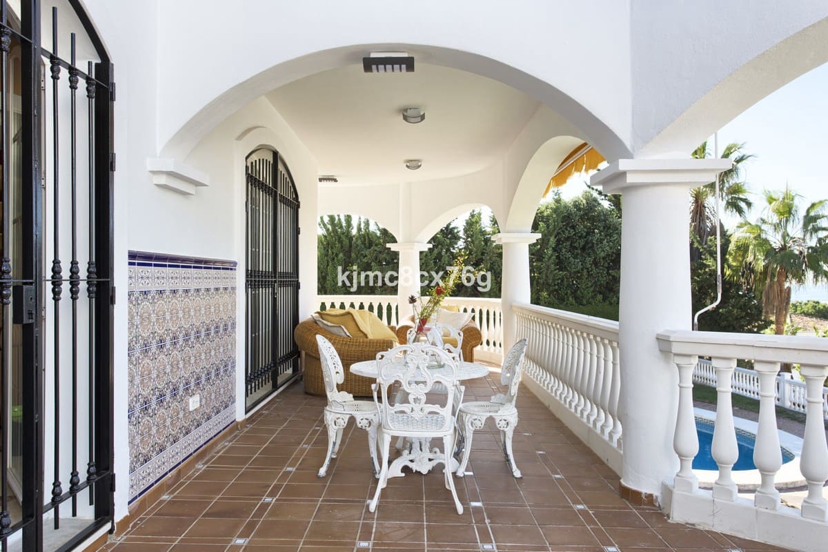 5 sypialnia Willa na sprzedaż w Torrequebrada z basenem garażem - 1 950 000 € (Ref: 6386376)